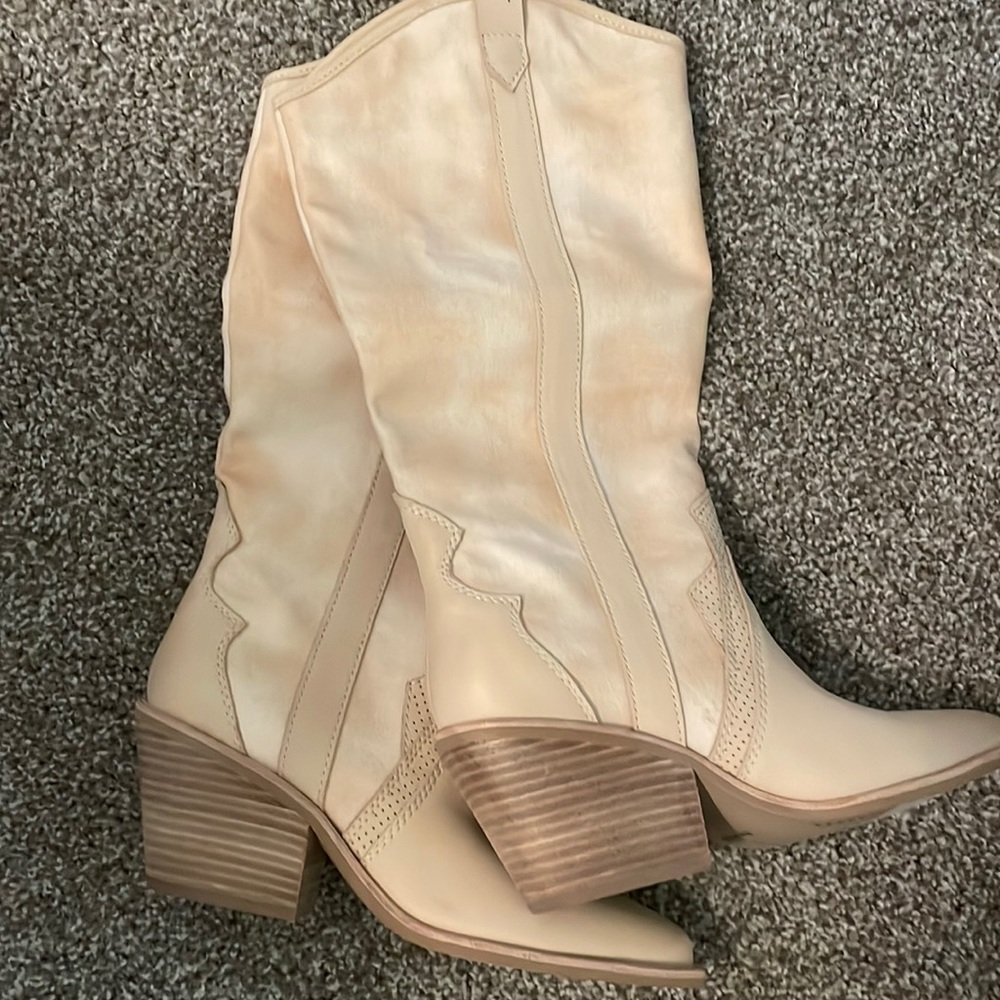 Brand new never worn Dolce Vita Navene boots
